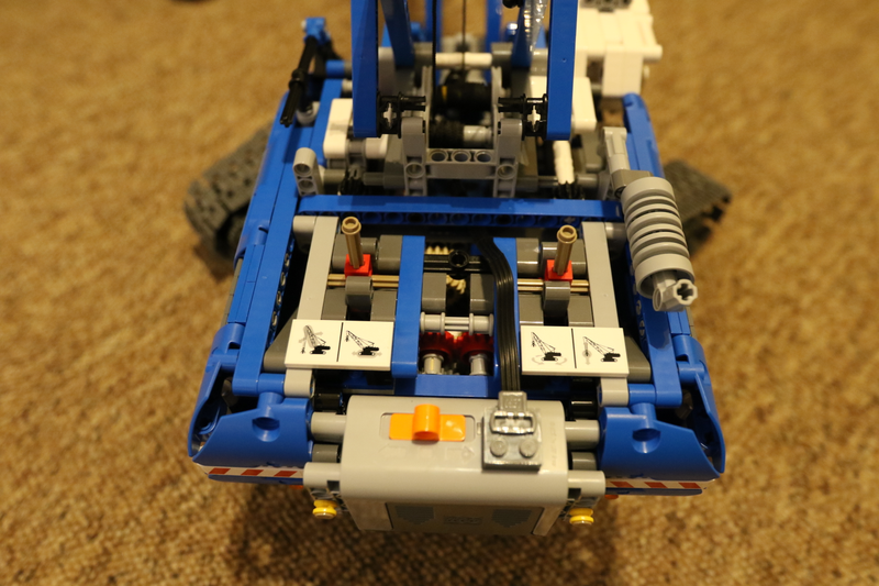 Illustration for article titled Lego Technic Crawler Crane: The Oppo Review